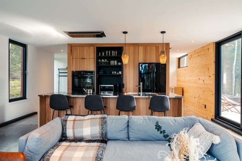 Bright Chalet With hot tub and Indoor Sauna
