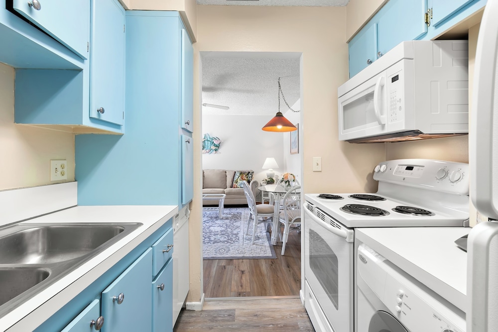 Madeira Beach Yacht Club 151H by Distinctive Beach Rentals