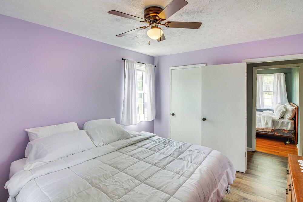 7 Mi to Barren River Lake: Quiet Getaway w/ Yard!