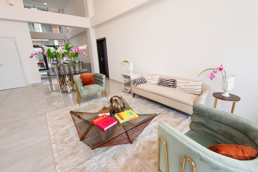 Signature Luxury Apartments view 4