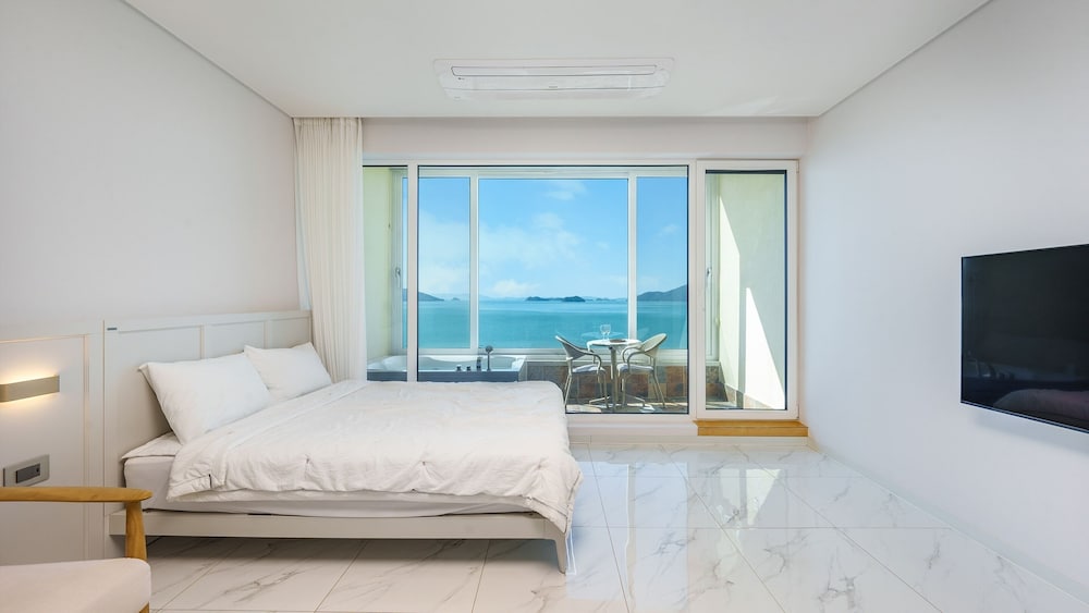 Yeosu Stay Raonpine Spa Pension