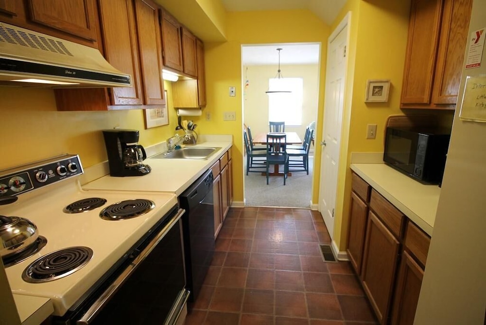King Charles Avenue 408 #1