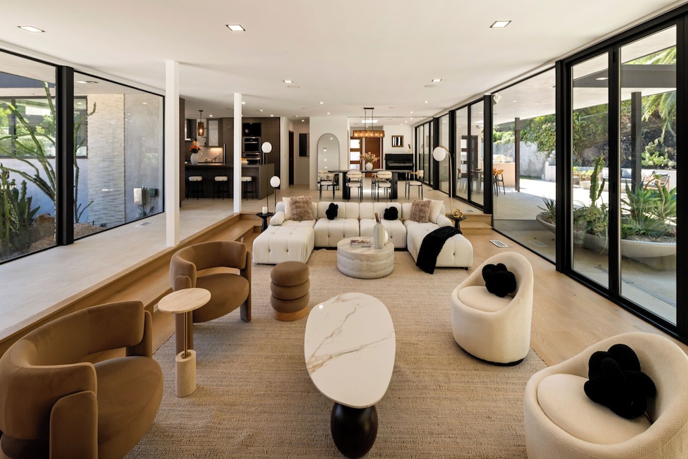 Valea Estate - Secluded Beverly Hills Retreat 1-acre Oasis