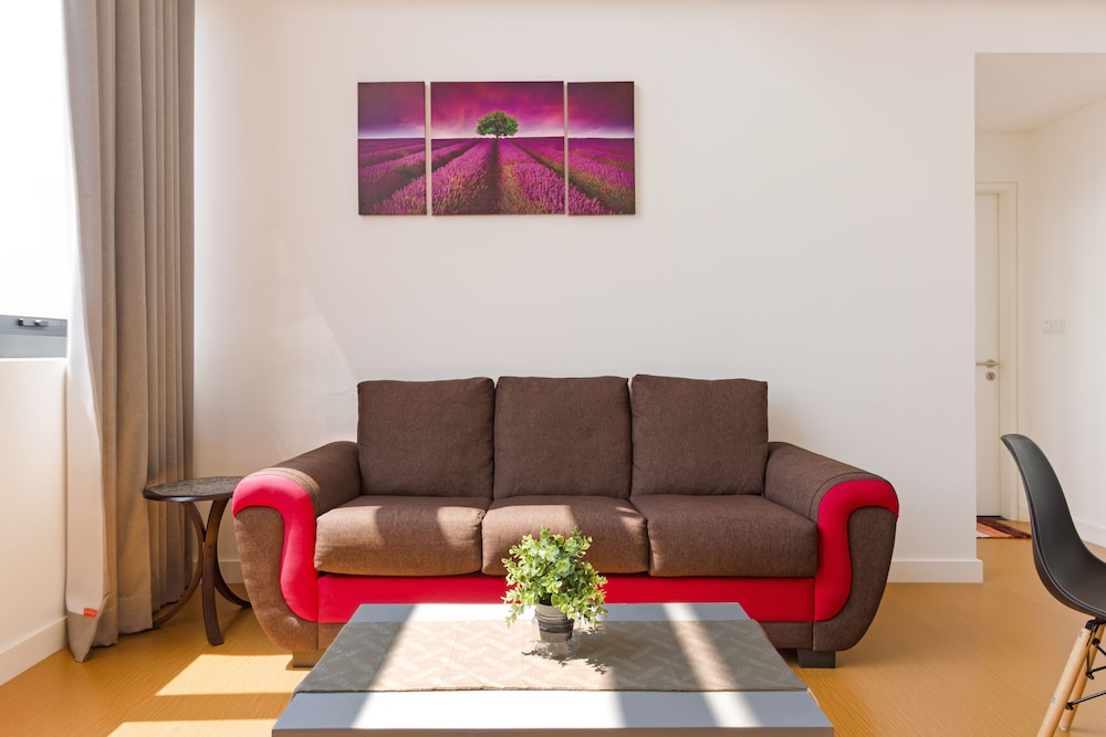 The Hub Signature Suites at SS2 photo 3
