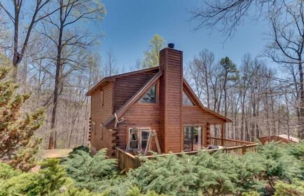 Horseshow Hideaway - Pet Friendly Cabin, 7 Minutes to TIEC - Property Image 6