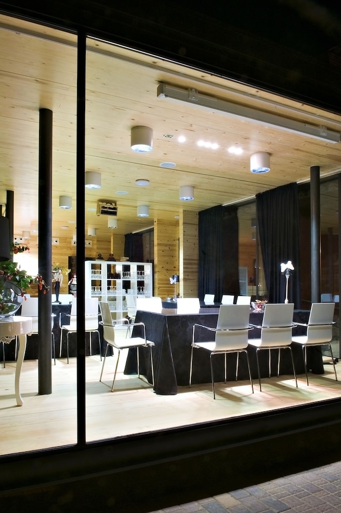 meeting & event spaces