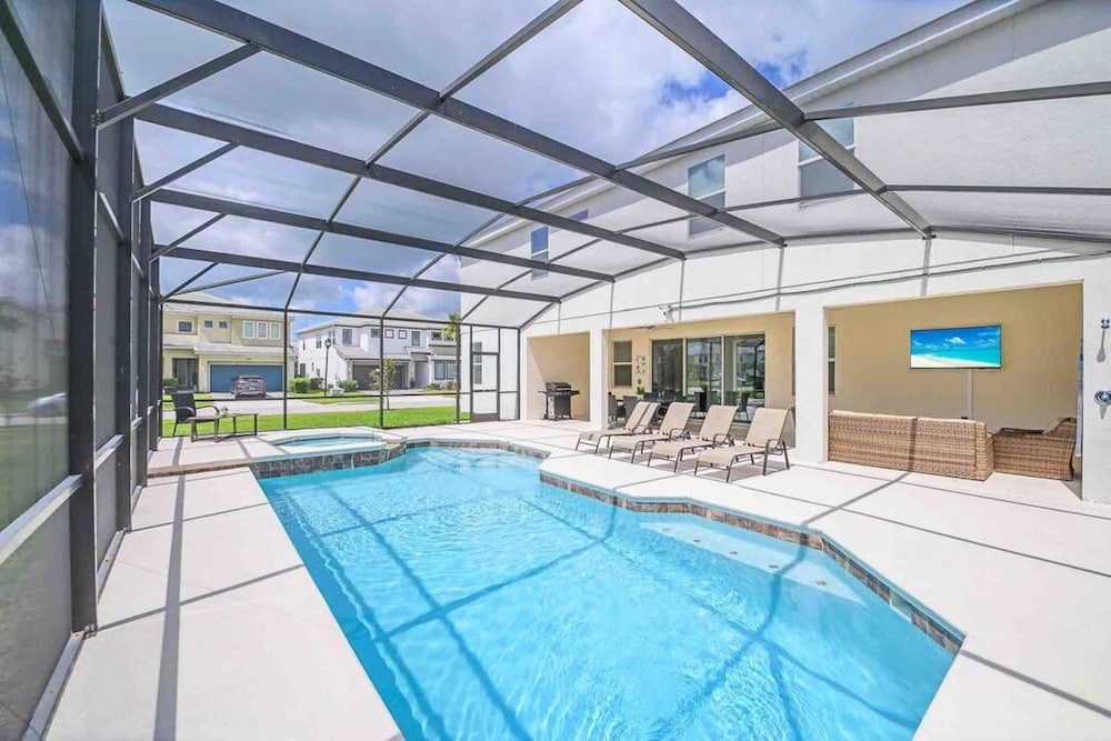 Super Size - 11br Spacious Home w Pool HOT TUB
