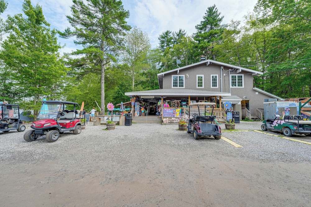 2 Mi to Marina & Beach: Frye Island Retreat!