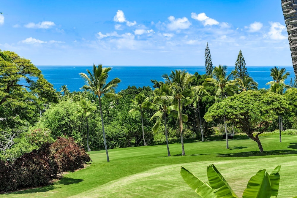 2 Bedrooms + Loft - Sleeps 6 - Ocean & Golf Views - Lanai - Vrkcv