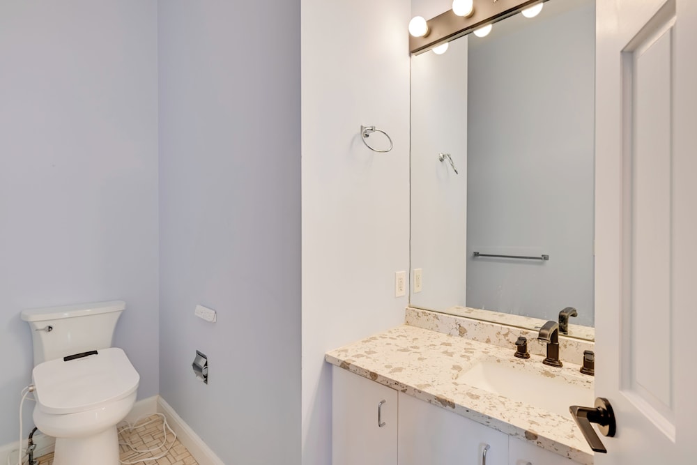 High-end Estate in Norwalk: Quiet & Spacious!