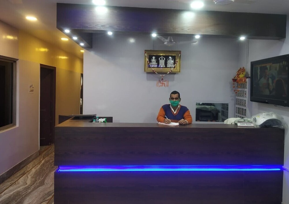 Lobby & Reception