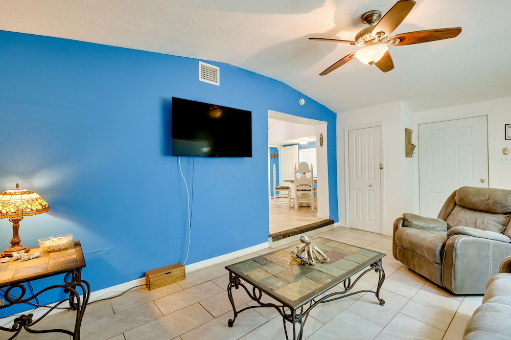 Sunny Hudson Home w/ Private Yard & Fire Pit! view 2