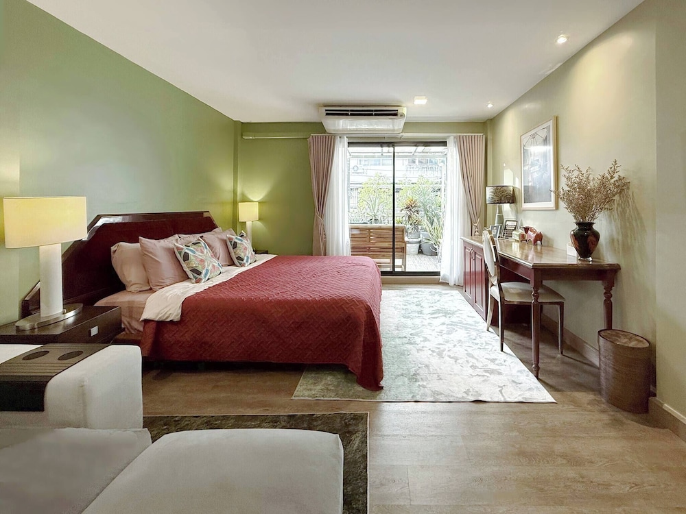 Stylish 3-bedroom Townhome in Heart of Bangkok