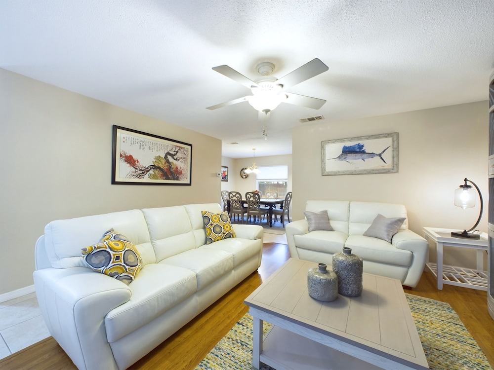 Cozy 4 Bedroom Home on Merritt Island