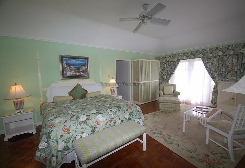 Stoneaway, 6BR by Jamaican Treasures