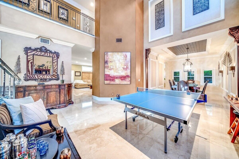 5 Bedroom Luxury Home, Minutes to Las Olas, Shops & Beach