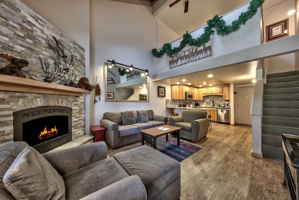 Newly Remodeled 1 Bed and Loft at Lakeland Village view 3