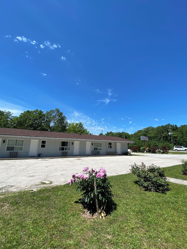 Mindemoya Motel