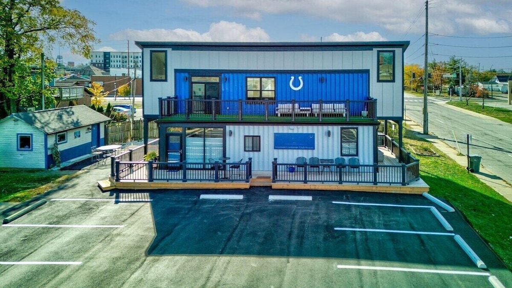 Indy Stadium Villas 711 T