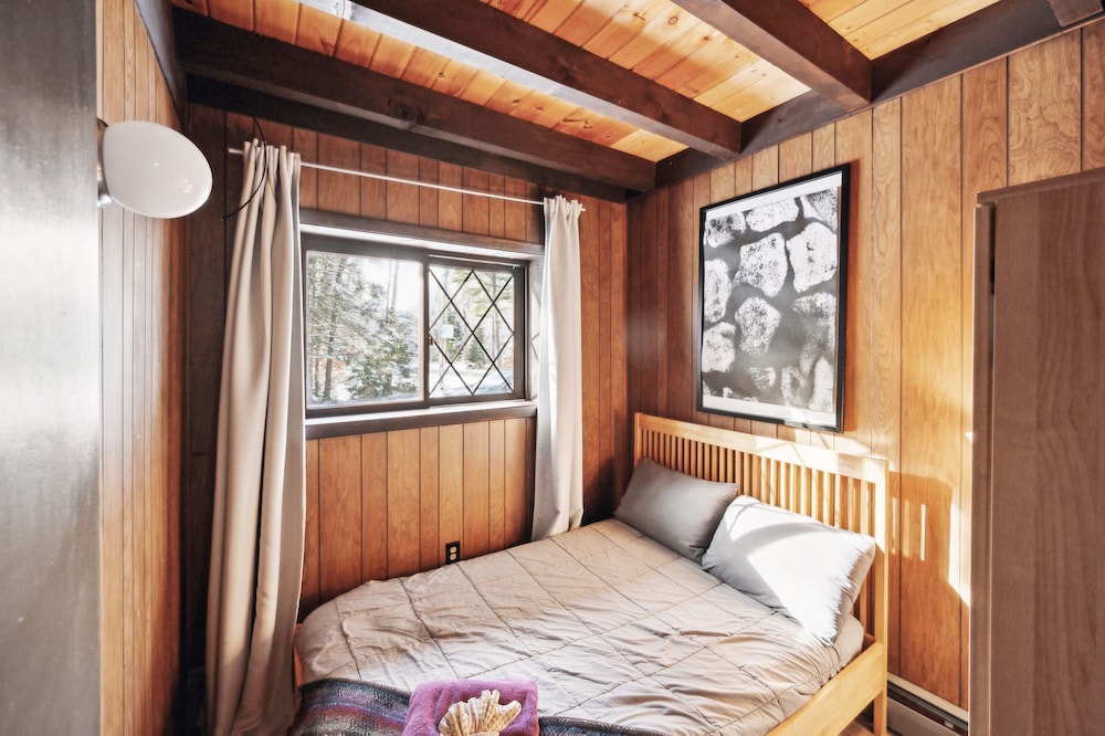 Charming Alpine Retreat Near Attitash Ski Mountain 3 Bedroom Chalet