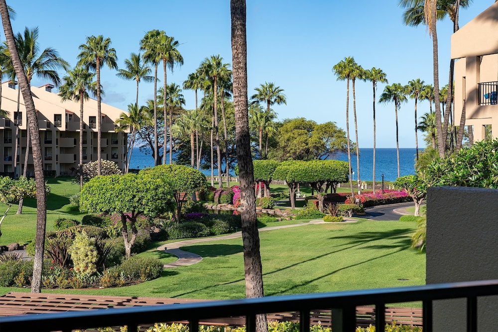 Kamaole Sands 2-204 - Dramatic Ocean and Courtyard Views, 1bd / 2ba, AC, Wi-fi