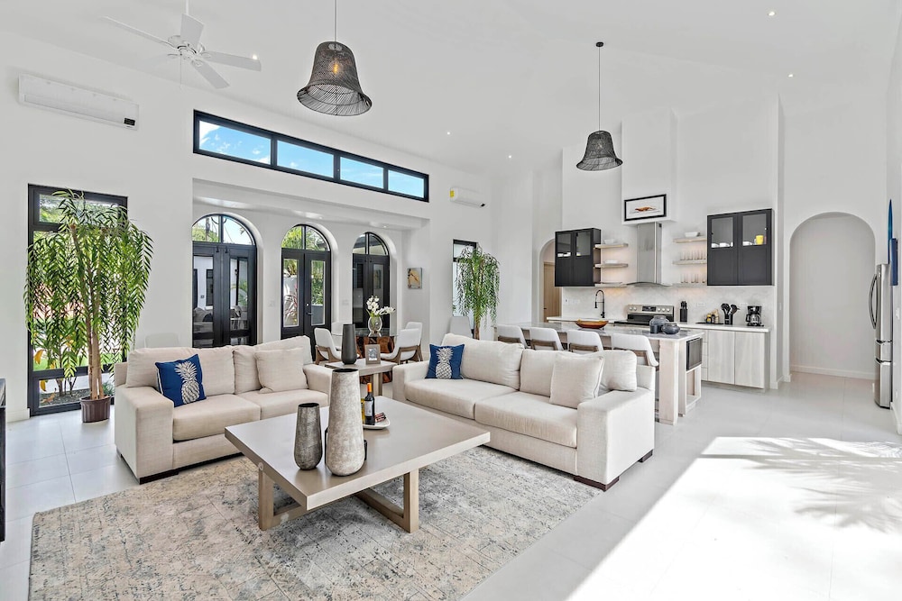 Modern Garden Villa with Private Pool, Outdoor Kitchen & Separate Casita Near Playa Potrero