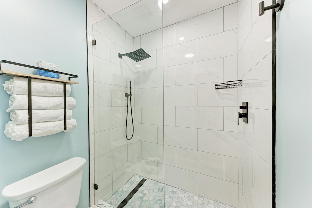 Anna Maria Island Beach Sands 202-private Beach Access-heated Pool
