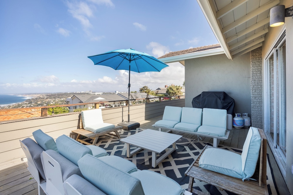 Parasol by Avantstay Hilltop Ocean View Escape w/ Large Patio & Shuffleboard