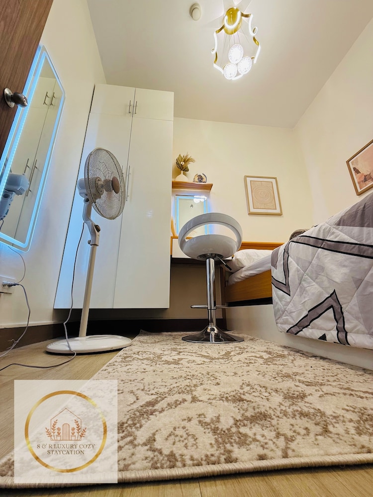 S&R Staycation Walk to SM Bicutan, With Karaoke,disney Plus, Netflix, Youtube