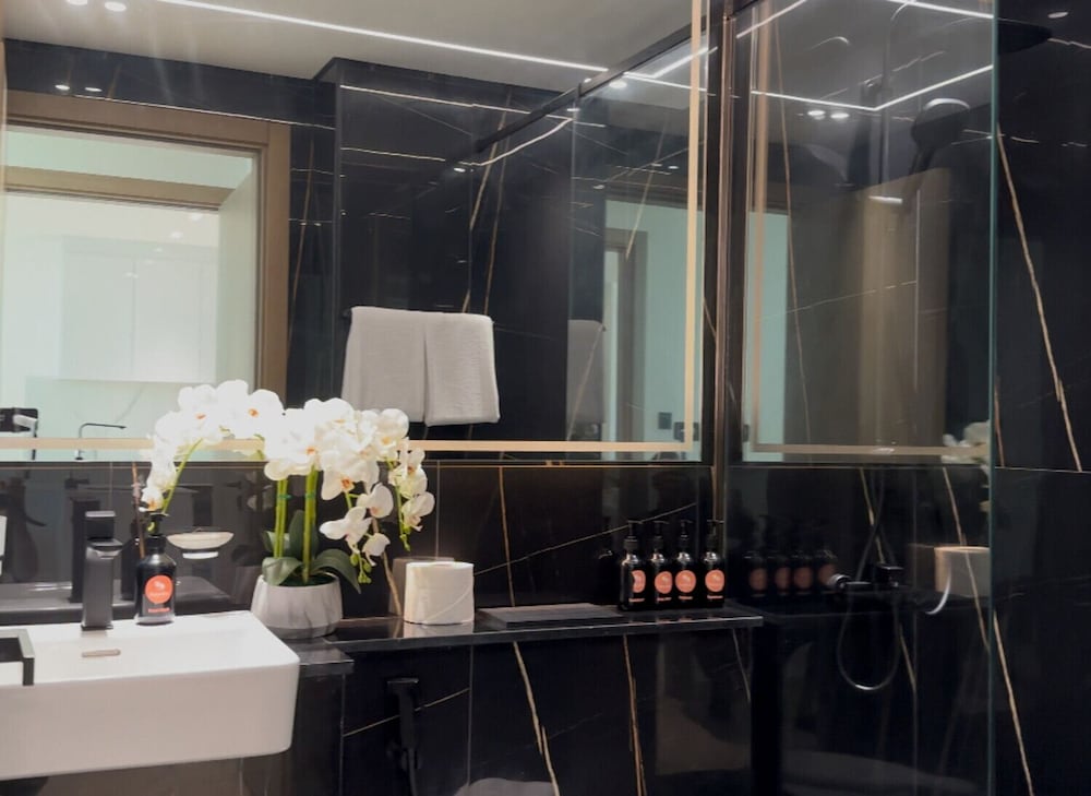Easygo- Stylish 1bdr Binghatti Corner