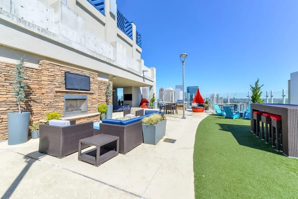 Midtown Luxepad 1b1b Rooftop Lounge Pool Gym Xbox