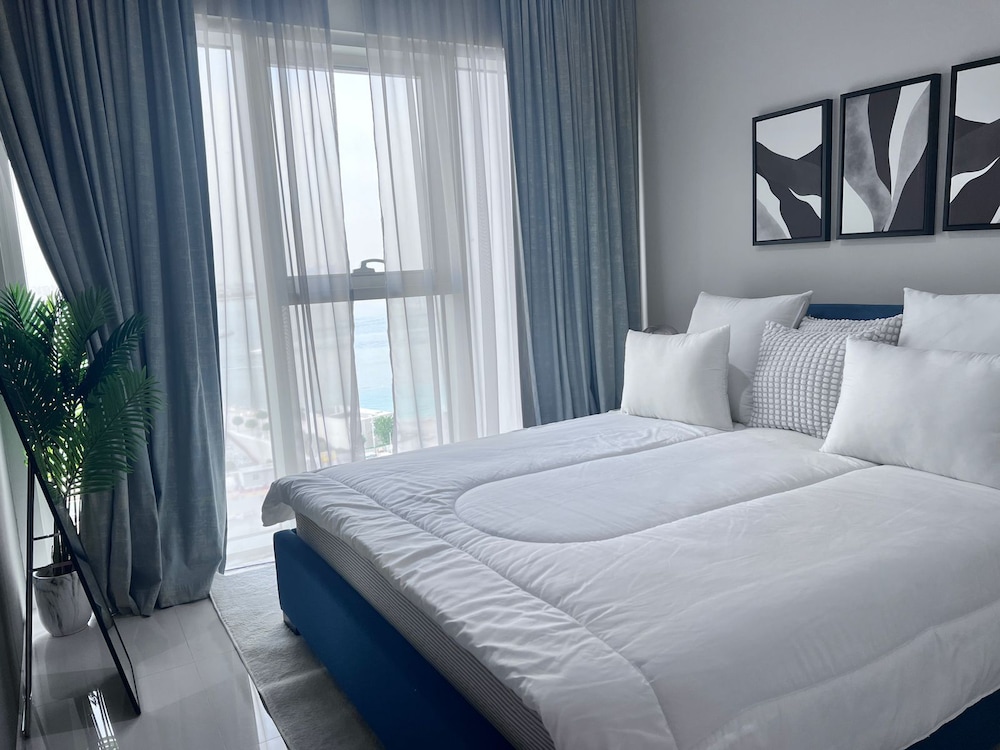 2 Bedroom Flat Beachfront Palm Jumeirah