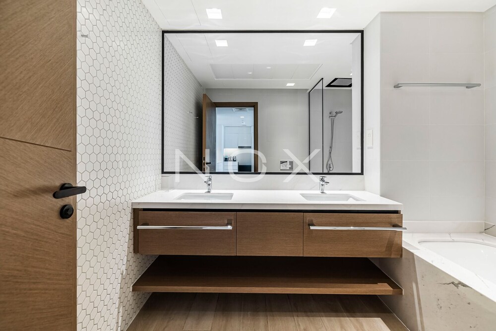 Modern 1BR 15th Floor Palace Residence