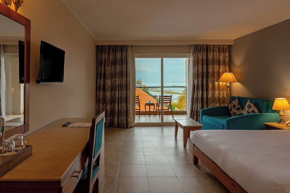SUNRISE Solara Aqua park Resort