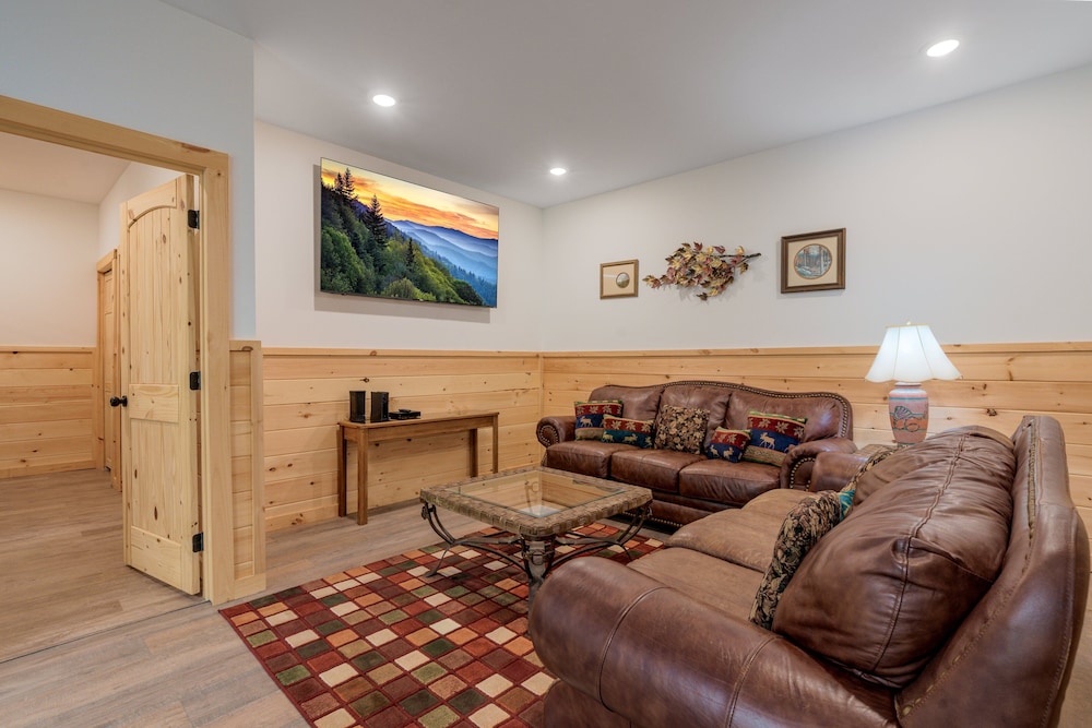 Misty Mountain Getaway - 2 bedroom 2 Cabin