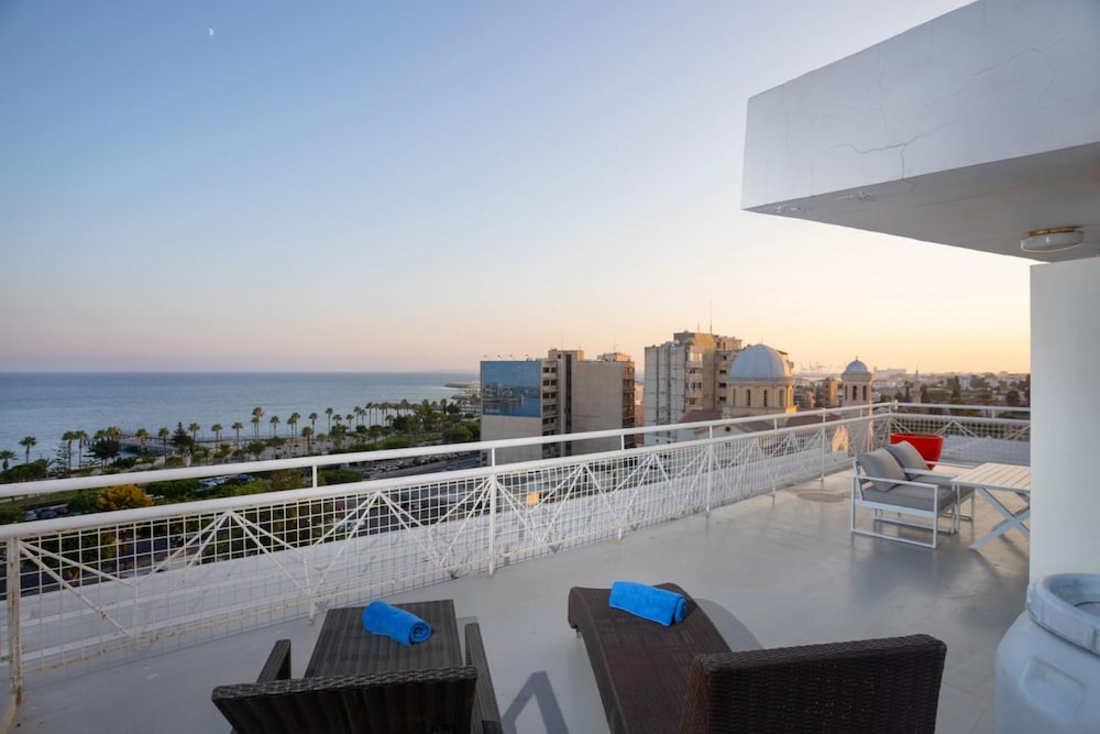1-80 Collection 601 Penthouse