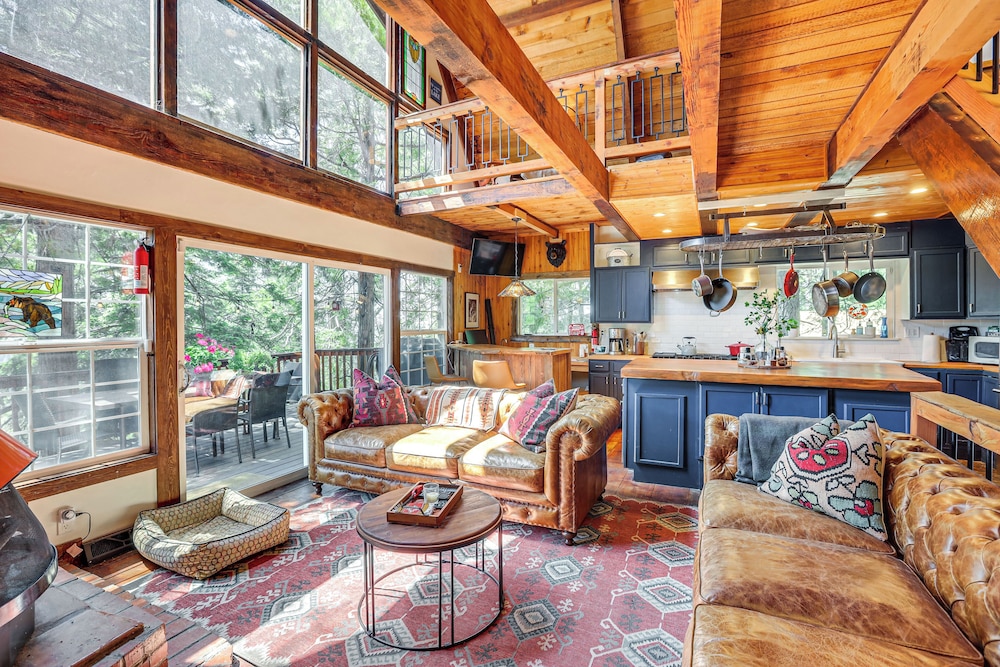 3 Mi to Lake Arrowhead Village: Dog-friendly Cabin