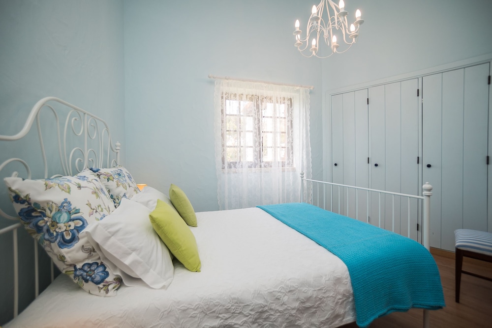 Ericeira Villa Surf Camp Hostel