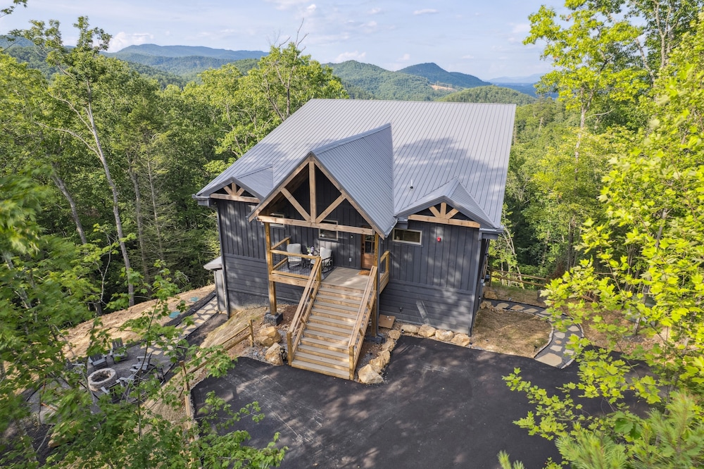 Golden Oaks Cabin 3 Bedroom Home