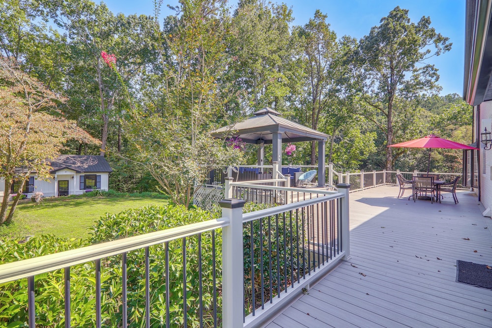Game Room + Pond: Spacious Gainesville Getaway!