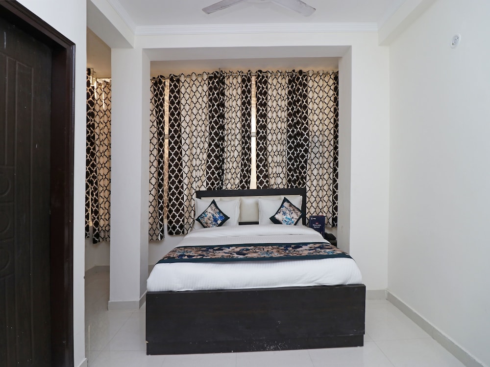 OYO 12738 Hotel Diamond