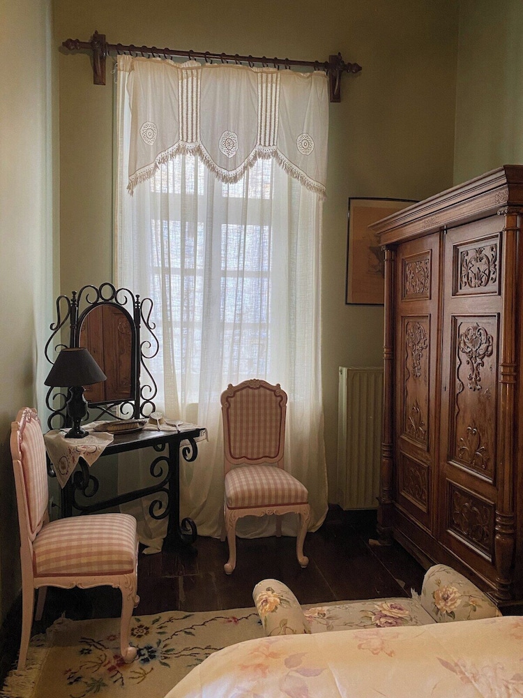 Seaside Neoclassical Property in Vaporia Ermoupoli