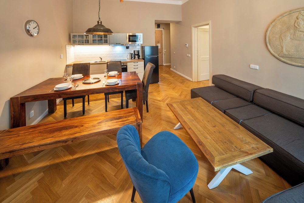 1 Bed Flat - Sleeps 5 - Parking - Wifi