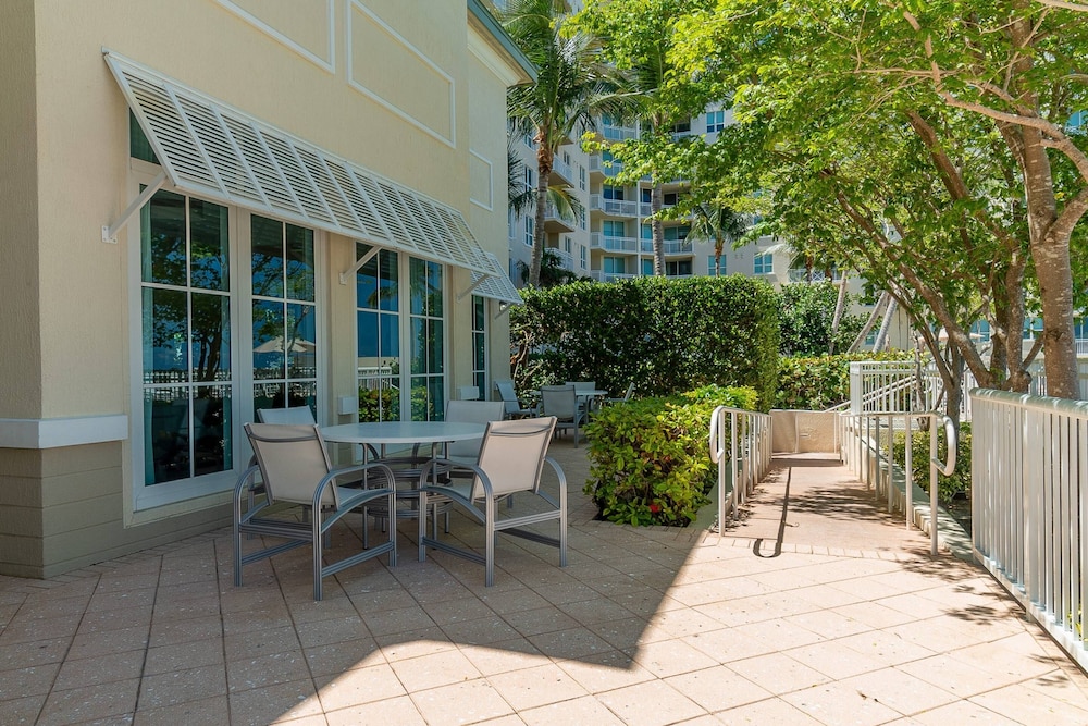 309n Sunrise Suite1 Bedroom, Pools, Jacuzzi, Beach, Shops & Dog Friendly