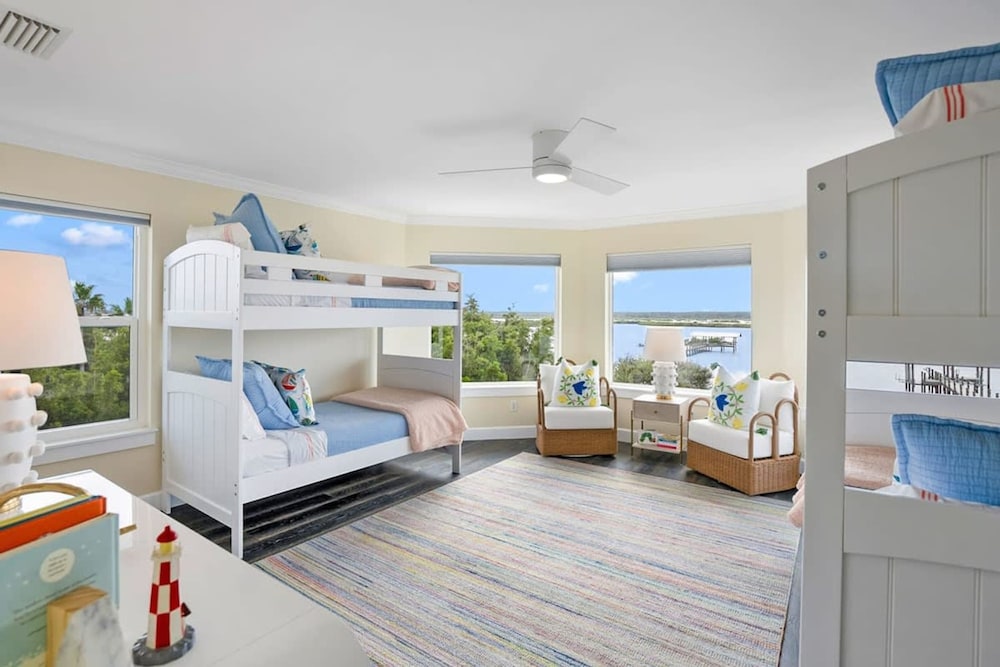 400 Steps to Sand Waterfront Luxury w Dock Pool