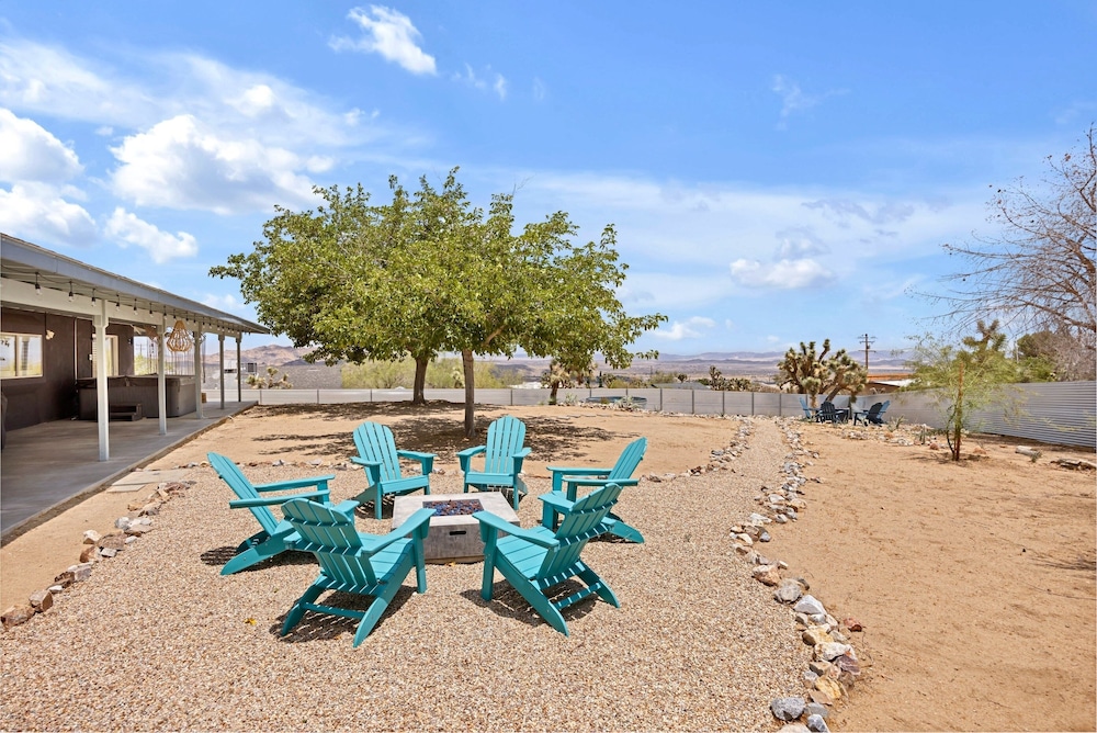 Casa Cosmic - Hot Tub & Fire Pit 3 Bedroom Home