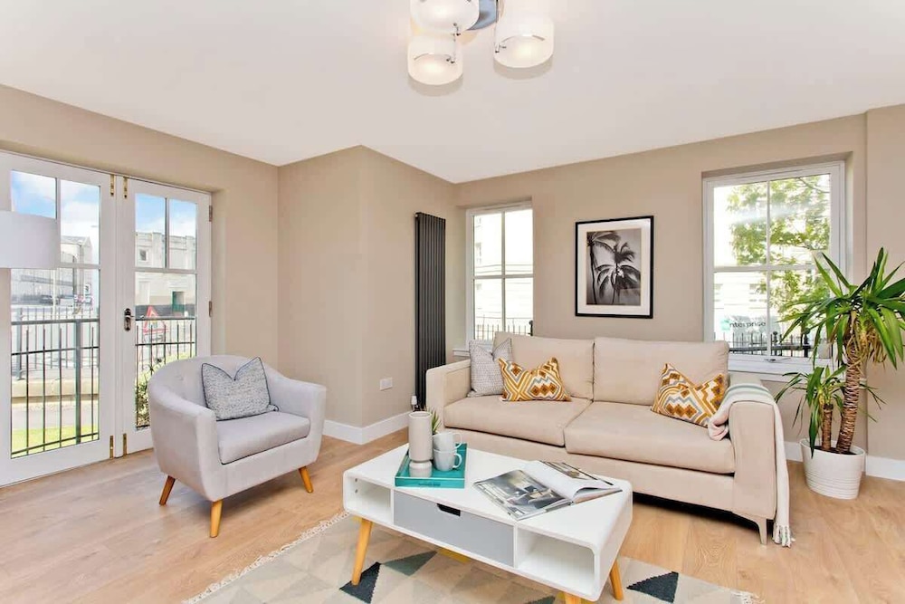 3 Huntingdon Place