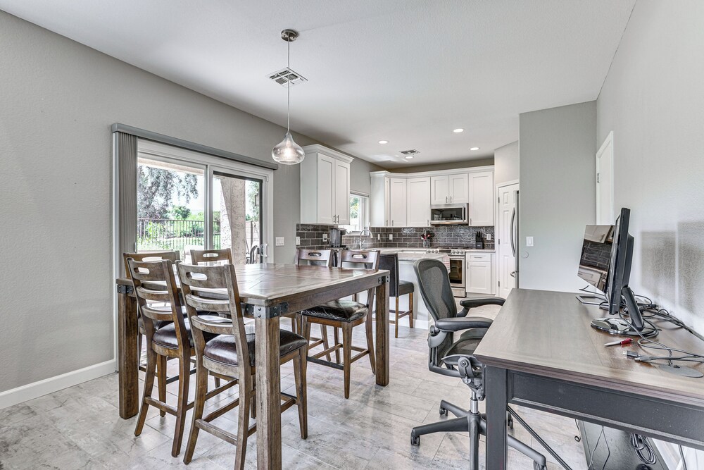7 Mi to Dtwn: Golf Getaway w/ Fire Pit in Phoenix