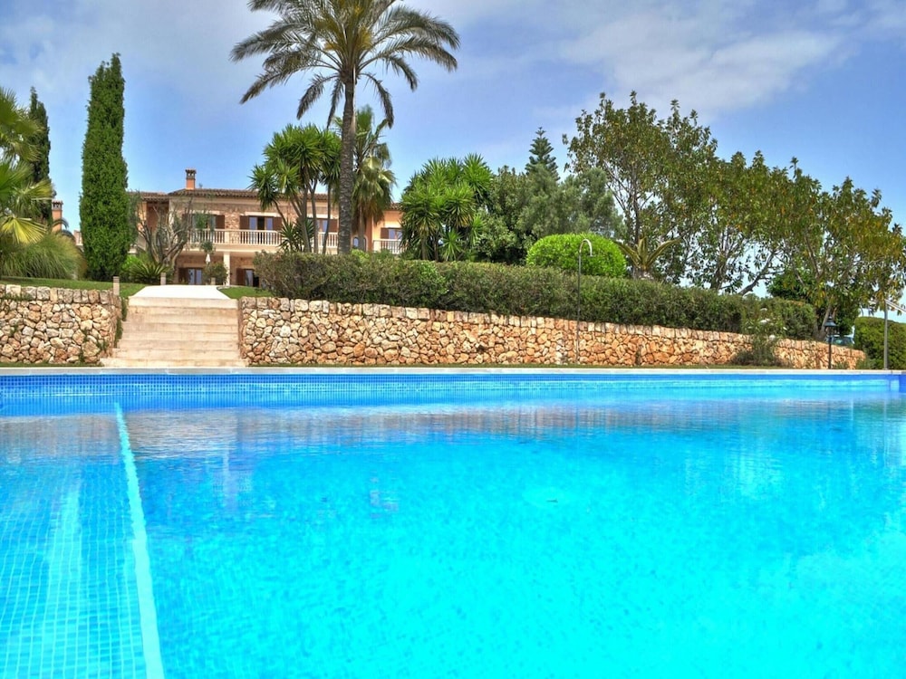 Exquisite Villa With Views