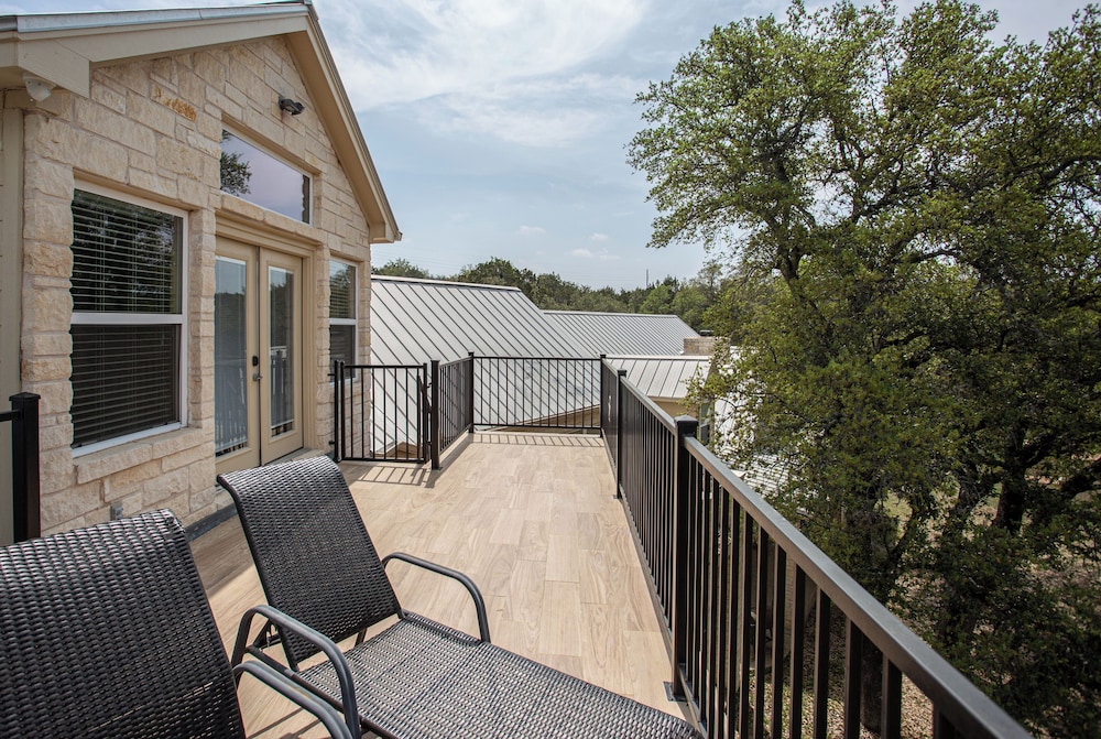 Lakefront 6BR Retreat w Dock & Game Room